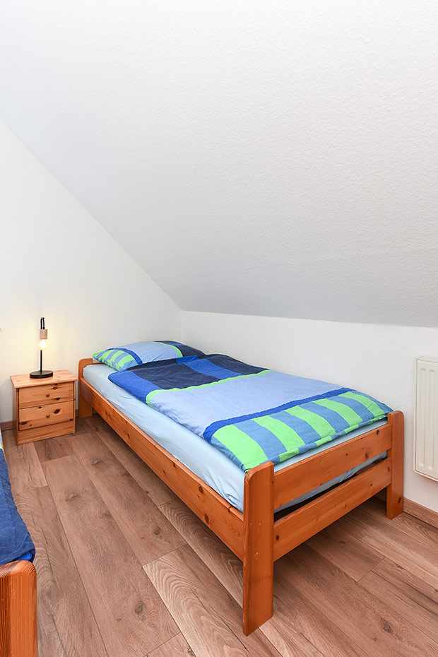 Ferienwohnung „Wattgeflüster“ - Schlafzimmer 2/Kinderzimmer