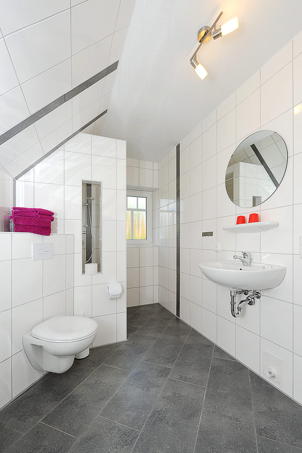 Ferienhaus „Wetterleuchten“ - Badezimmer im Erdgeschoss