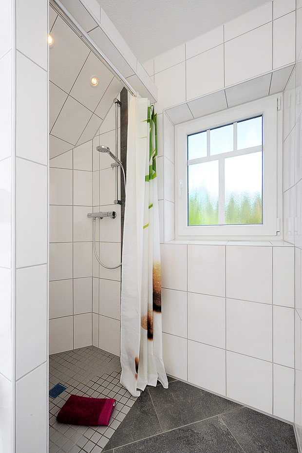 Ferienhaus „Wetterleuchten“ - Badezimmer im Erdgeschoss