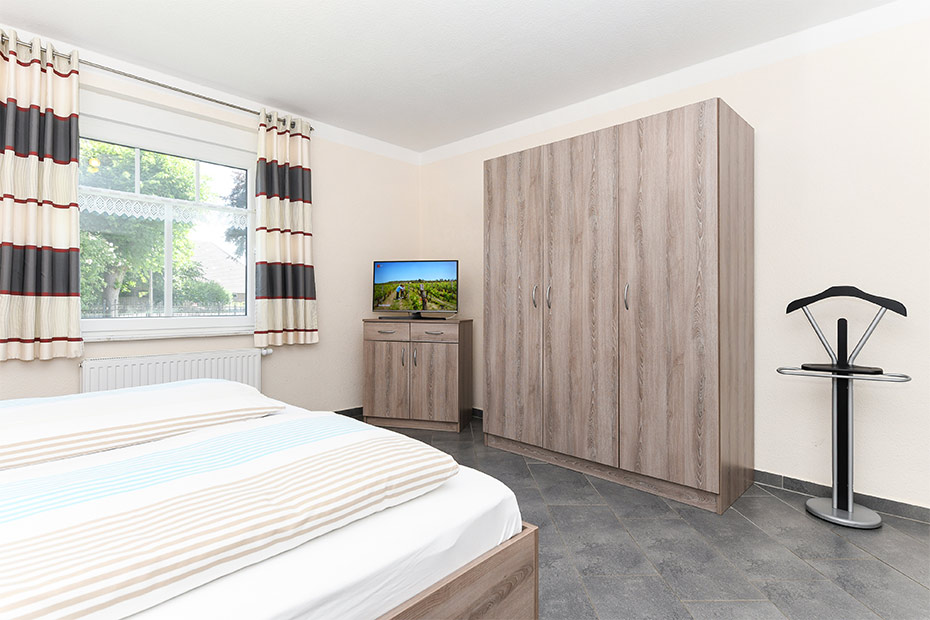 Ferienhaus „Wetterleuchten“ - Schlafzimmer 1