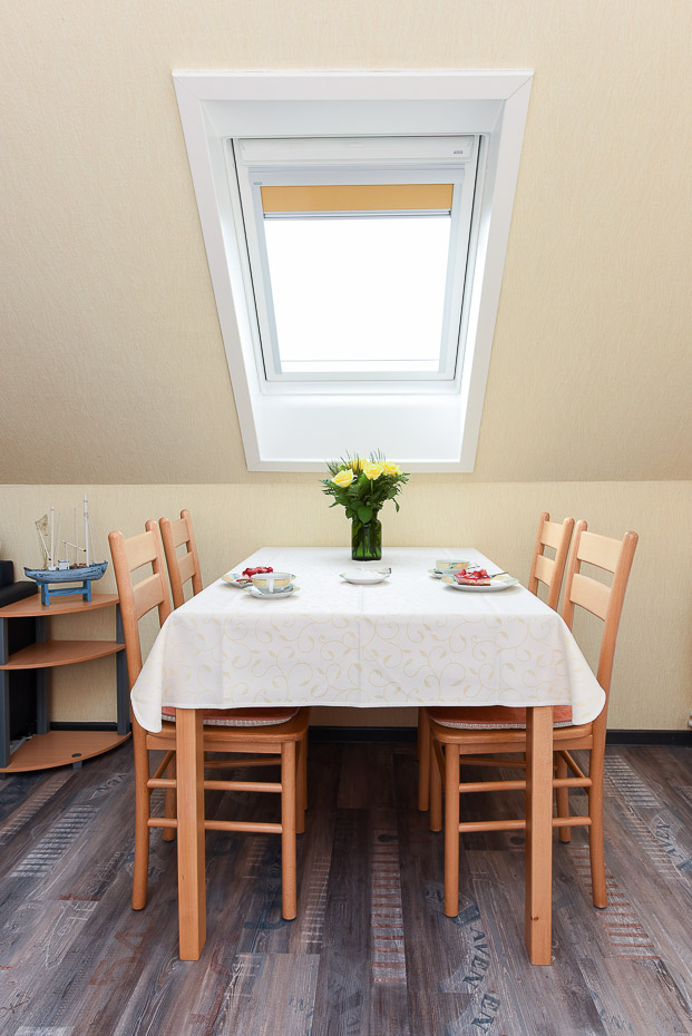 Ferienwohnung „Auster“ - Wohn- und Schlafraum mit integriertem Küchenbereich