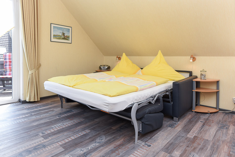 Ferienwohnung „Düne“ - Wohn- und Schlafraum mit integriertem Küchenbereich