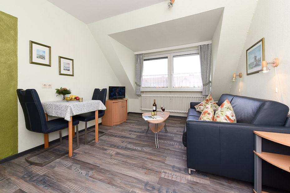 Ferienwohnung „Koje“ - Wohn- und Schlafraum mit integriertem Küchenbereich