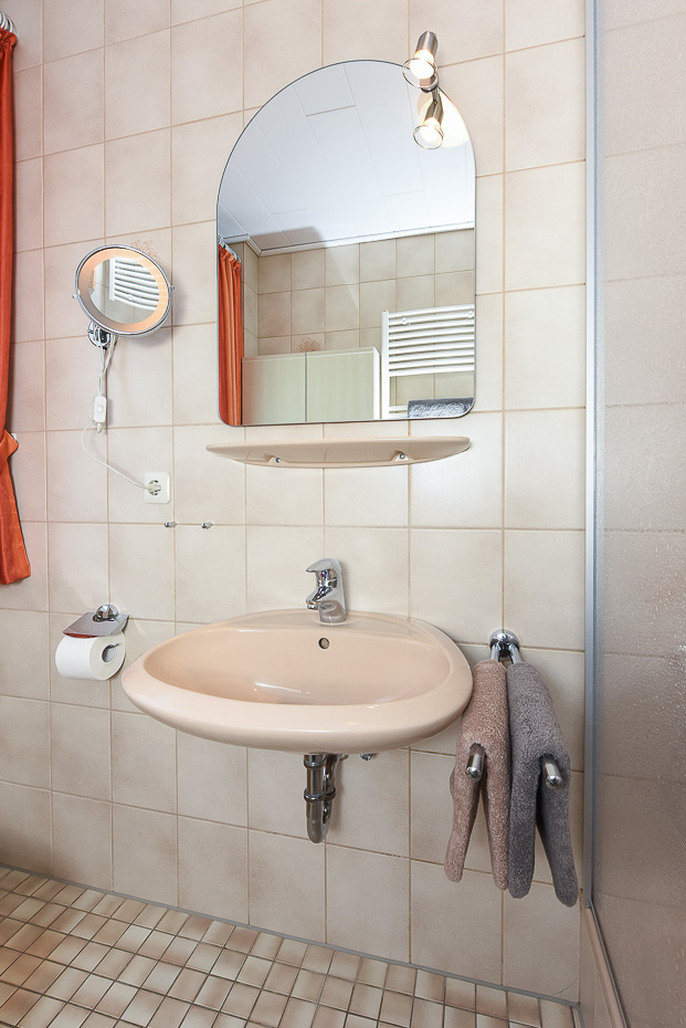 Ferienwohnung „Erdgeschoss“ - Badezimmer