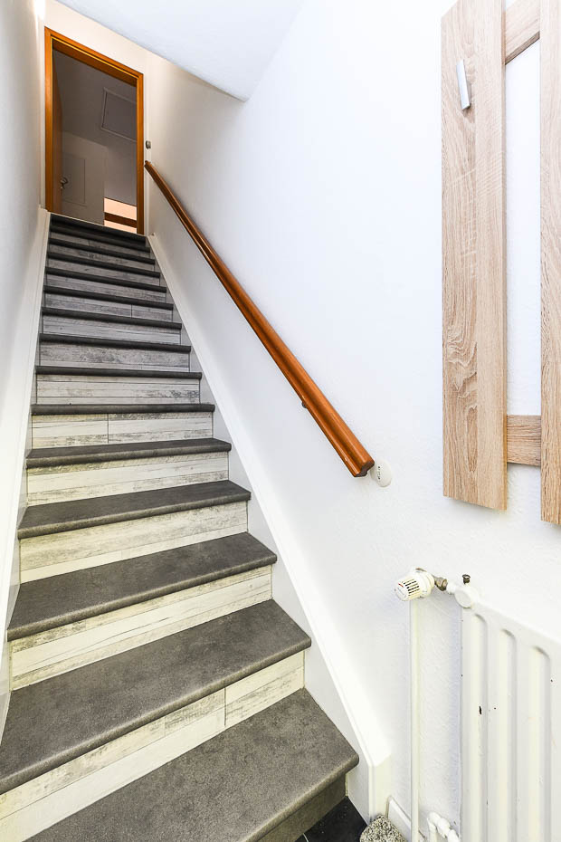 Ferienwohnung „Haus Windrose“ - Treppe ins Obergeschoss