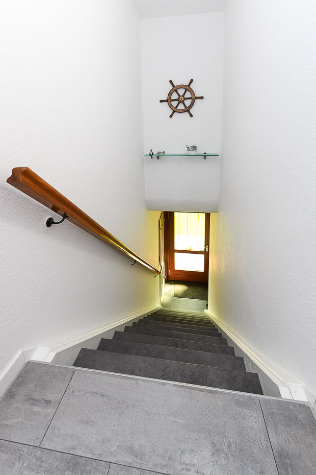 Ferienwohnung „Haus Windrose“ - Treppe ins Obergeschoss