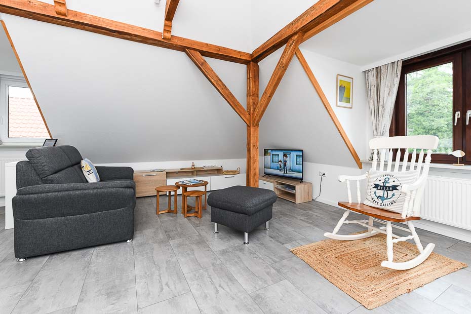 Ferienwohnung „Haus Windrose“ - Wohnzimmer mit integriertem Küchenbereich