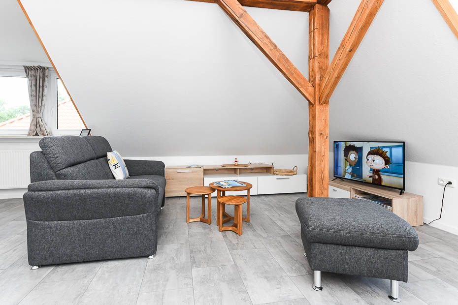 Ferienwohnung „Haus Windrose“ - Wohnzimmer mit integriertem Küchenbereich