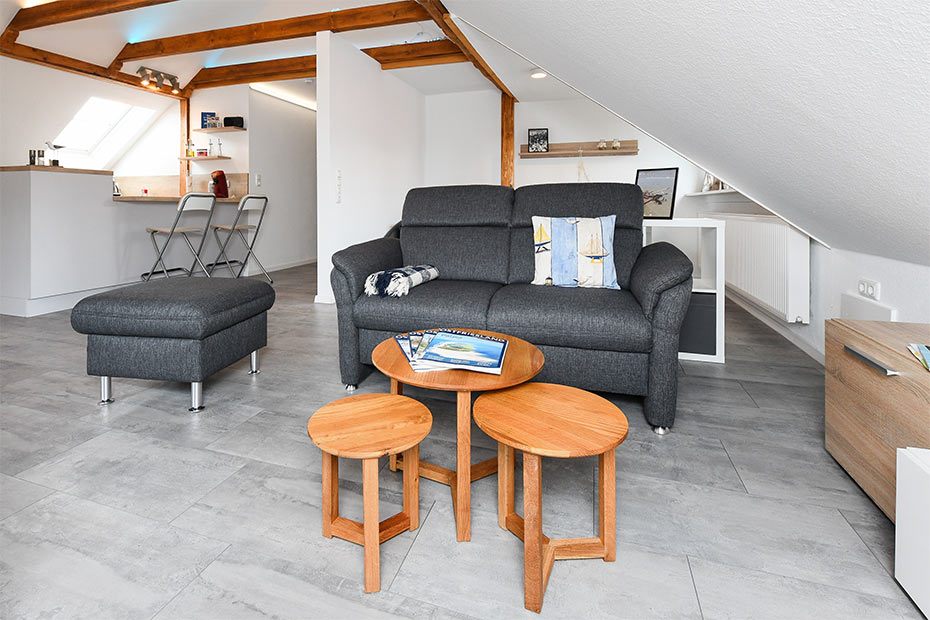 Ferienwohnung „Haus Windrose“ - Wohnzimmer mit integriertem Küchenbereich