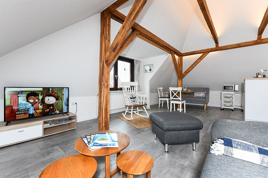 Ferienwohnung „Haus Windrose“ - Wohnzimmer mit integriertem Küchenbereich