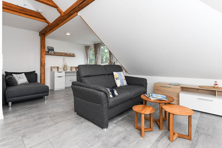 Ferienwohnung „Haus Windrose“ - Wohnzimmer mit integriertem Küchenbereich