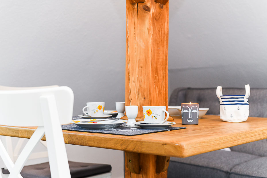 Ferienwohnung „Haus Windrose“ - Wohnzimmer mit integriertem Küchenbereich