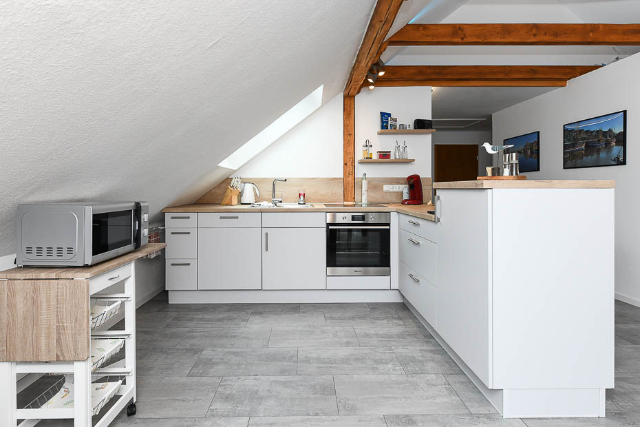 Ferienwohnung „Haus Windrose“ - Wohnzimmer mit integriertem Küchenbereich