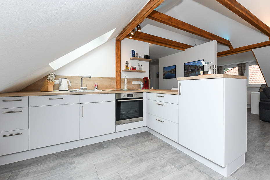 Ferienwohnung „Haus Windrose“ - Wohnzimmer mit integriertem Küchenbereich