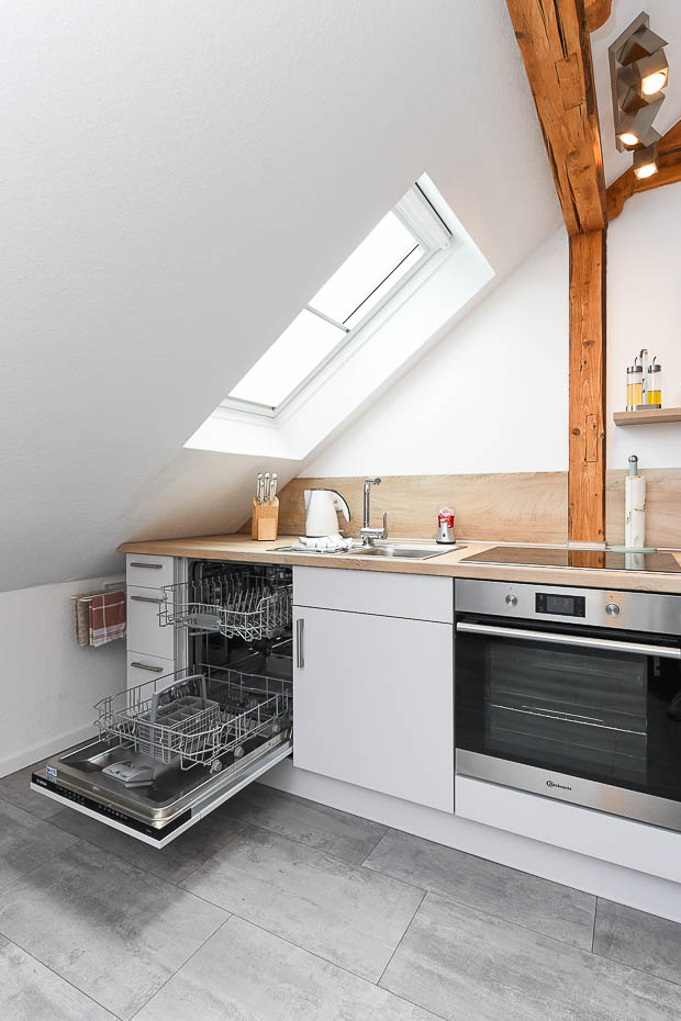 Ferienwohnung „Haus Windrose“ - Wohnzimmer mit integriertem Küchenbereich