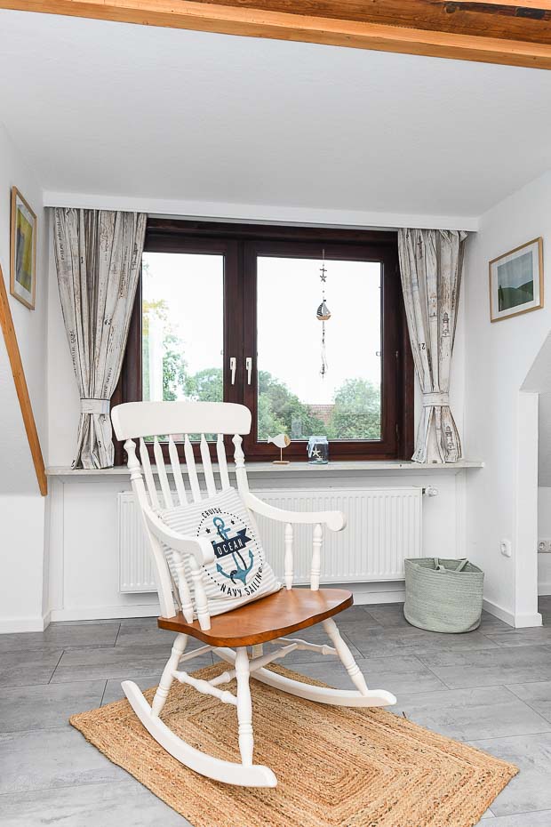 Ferienwohnung „Haus Windrose“ - Wohnzimmer mit integriertem Küchenbereich